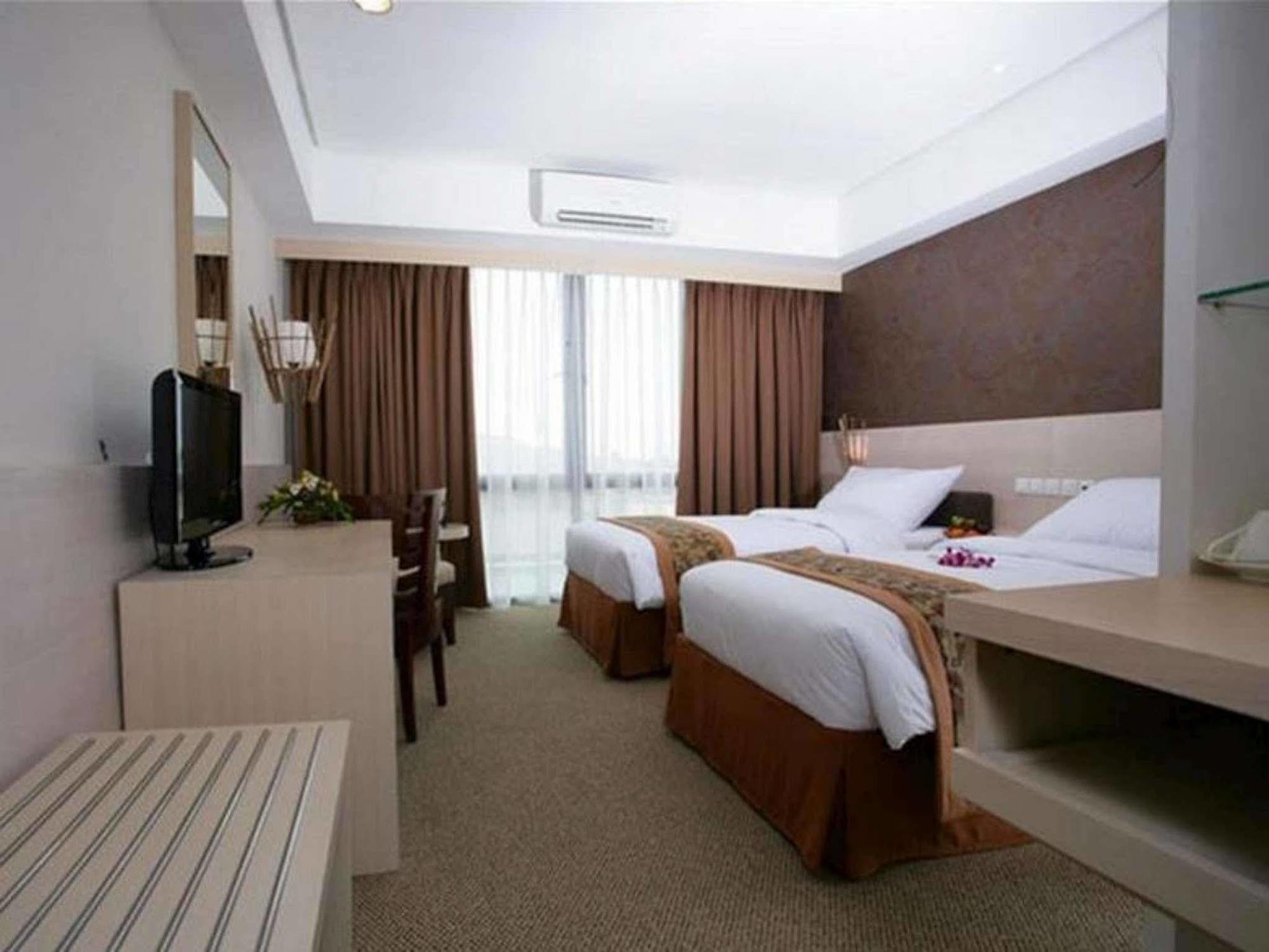 Ratu Hotel Serang Eksteriør billede